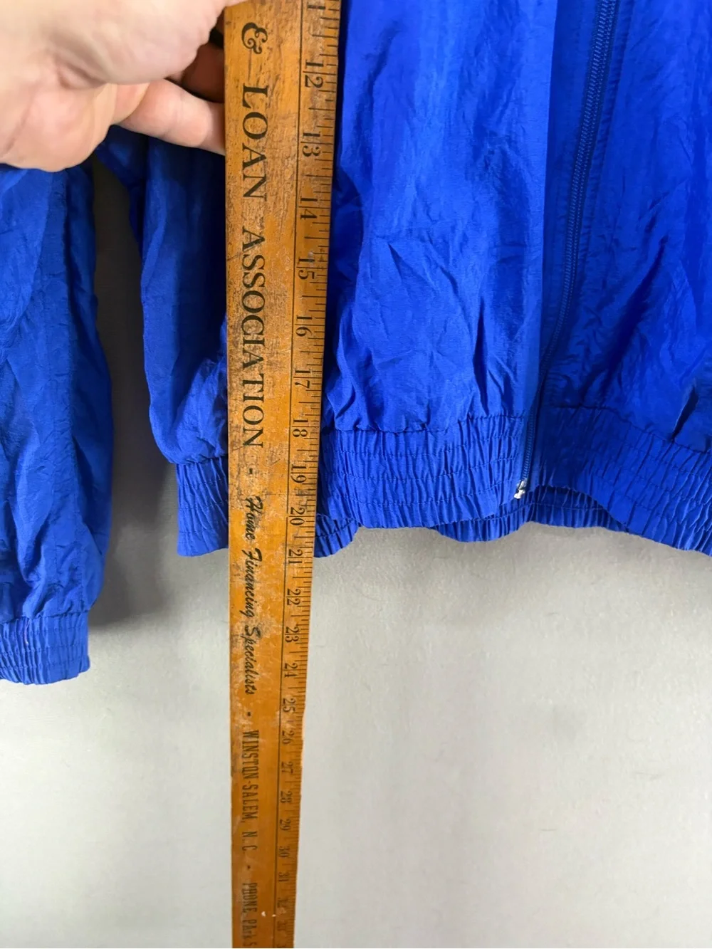 Vintage Nike 80’ Women Cropped Windbreaker Zip Logo On Back Pads Shoulder M Blue
